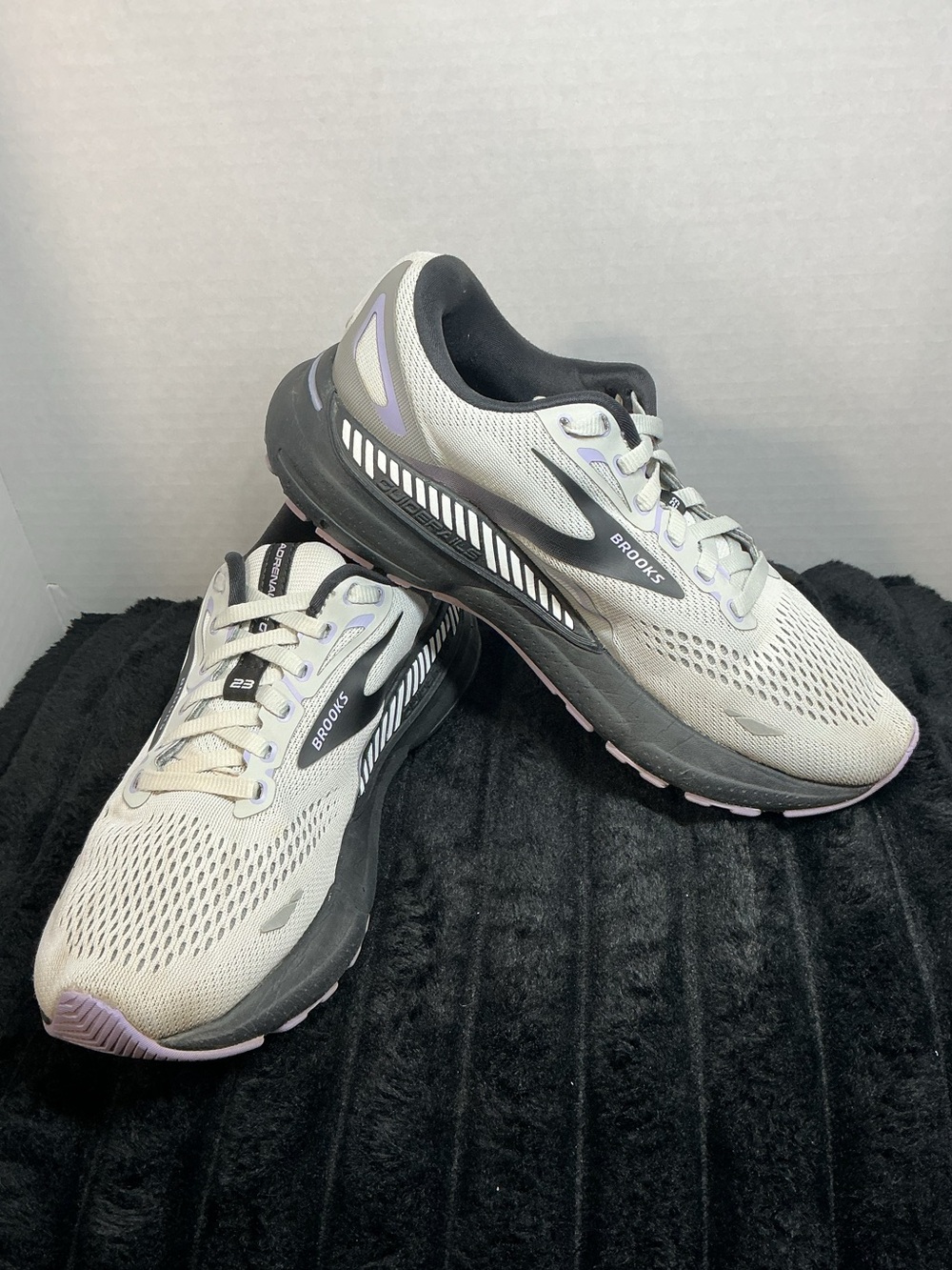 Brooks Adrenaline GTS 23 Women’s Running Shoes – Size 8 Wide (D)